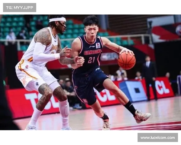 广东男篮后卫热身赛连砍高分 杜锋信任助其迎来强势复苏 广东男篮后卫热身赛连砍高分 杜锋信任助其迎来强势复苏